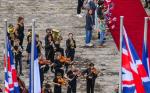 Accueil par des écoliers bordelais et l'orchestre "Démos" dans la cour de l'Hôtel de Ville (22/09/2023)