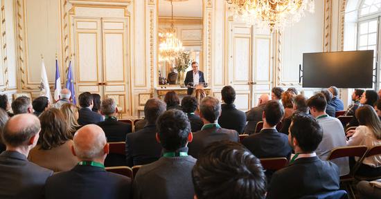 90 acteurs de l'énergie solaires étaient réunis à l'Hôtel de Ville ce 10 avril, à l'initiative du Maire de Bordeaux, Pierre Hurmic. 