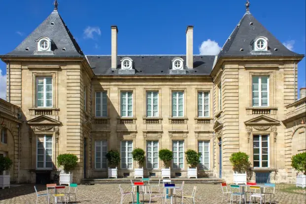 Façade du Musée des arts décoratifs et du design