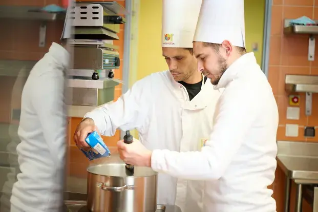 self, cantine, cuisine