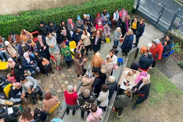 L'association est implantée au coeur du quartier Saint-Michel et accueille 61 nationalités différentes.