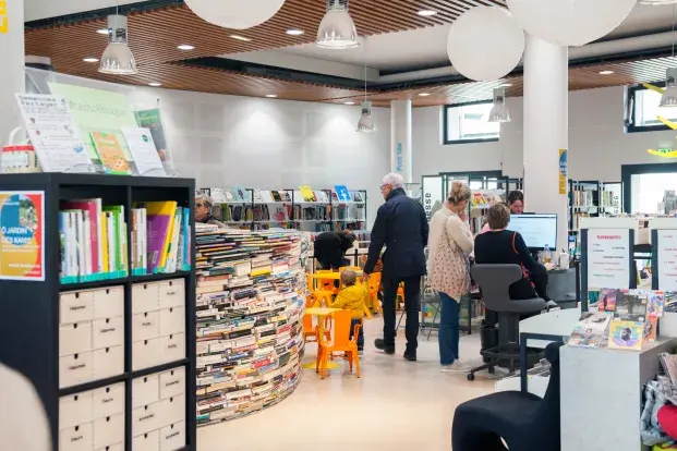 Photo de l'intérieur de la Bibliothèque Jean de La Ville de Mirmont