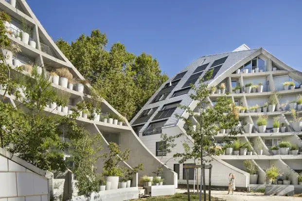 Le quartier Bastide-Niel, en pleine mutation. Un immeuble végétalisé tout juste construit.