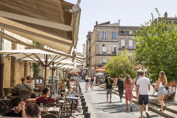 Photo de terrasses de la place Camille Julian à Bordeaux