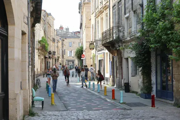 Photo : La rue Camille Sauvageau, dans le quartier Sainte-Croix. © T. Sanson / Ville de Bordeaux
