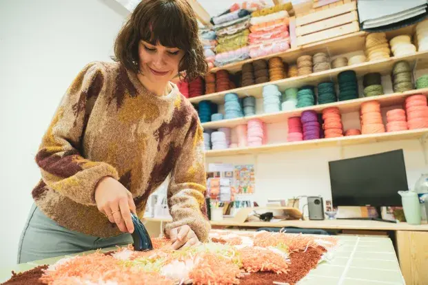 La finition d'un tapis
