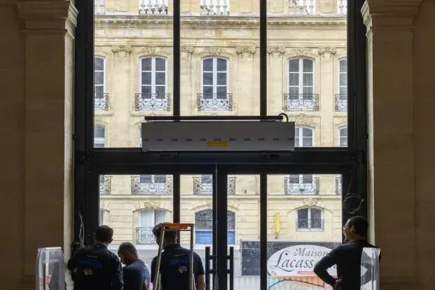 De nouvelles portes ont été installées à l'entrée.