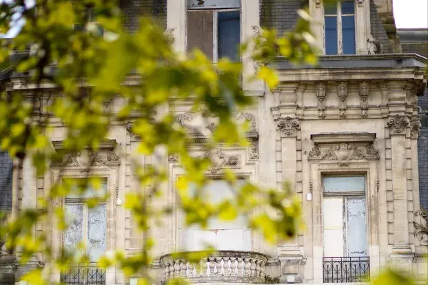La façade du château Descas, un monument baroque.