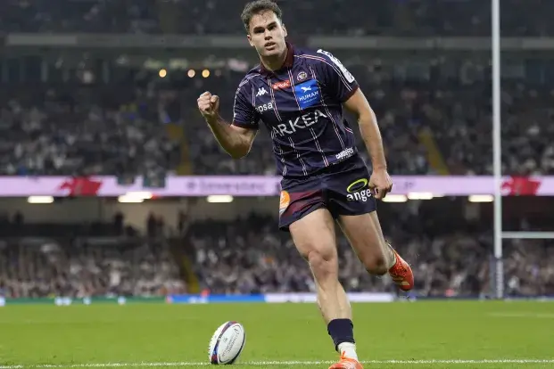 Damian Penaud, qui marque un essai.
