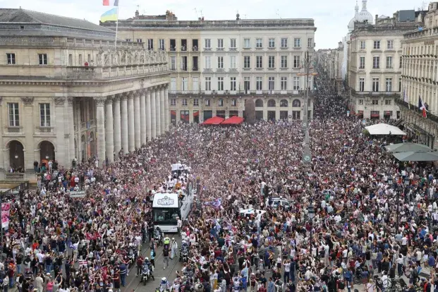 L'UBB fête son titre place de la comédie