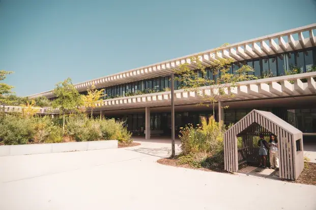 Cour de l'école Louise-Michel aux Aubiers