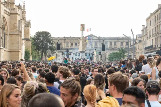 Photo de la foule pendant la Fête de la musique 2022 sur la Place Pey Berland