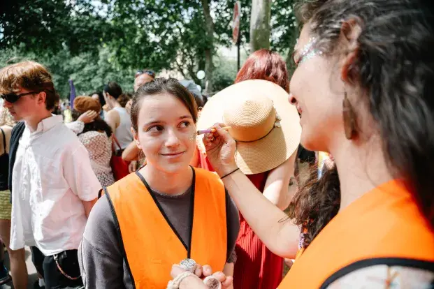 Maquillage marche de la fierté