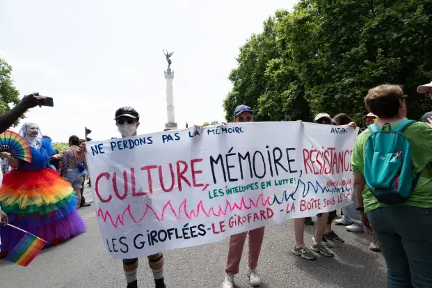 Bannière marche de la fierté