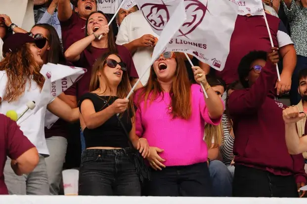 Photo de supportrices des Lionnes du Stade Bordelais lors de la demi finale d'Elite 1 les opposant à Clermont