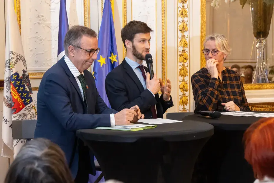 Pierre Hurmic, Marc Etcheverry et Nadia Saady lors du conseil de quartier Bordeaux centre