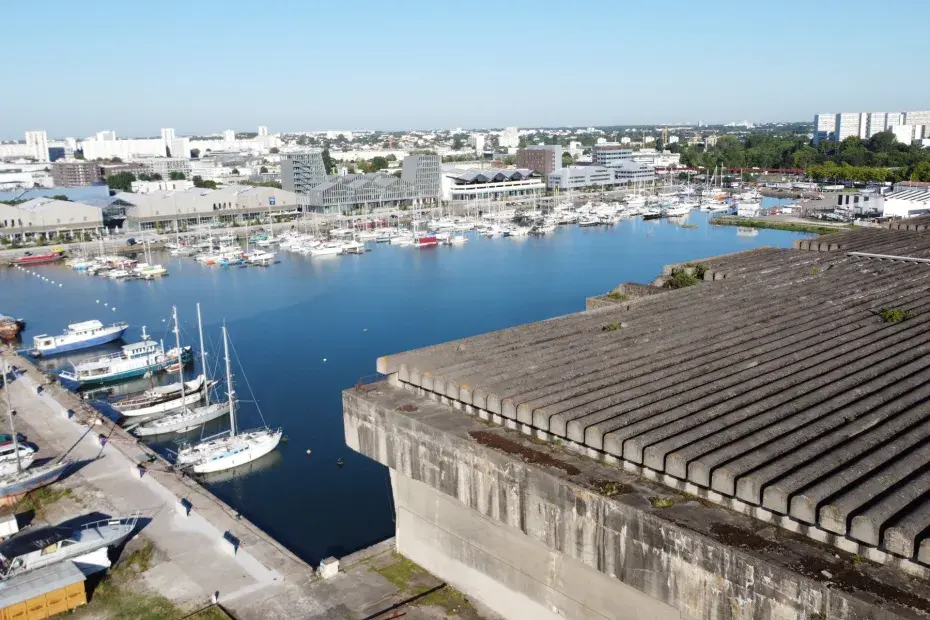 Photo du toit de la base sous marine