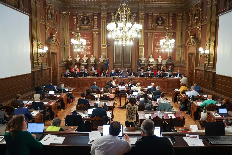 Les élus dans la salle de Conseil municipal lors de la séance de rentrée du Conseil municipal