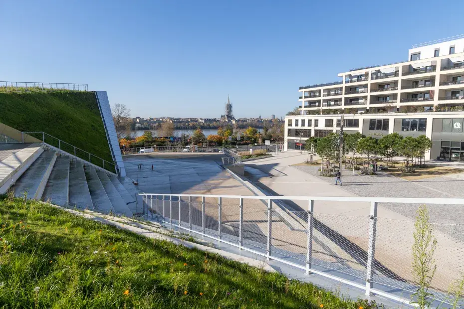 Vue de la flèche Saint-Michel depuis le quartier Belvédère.