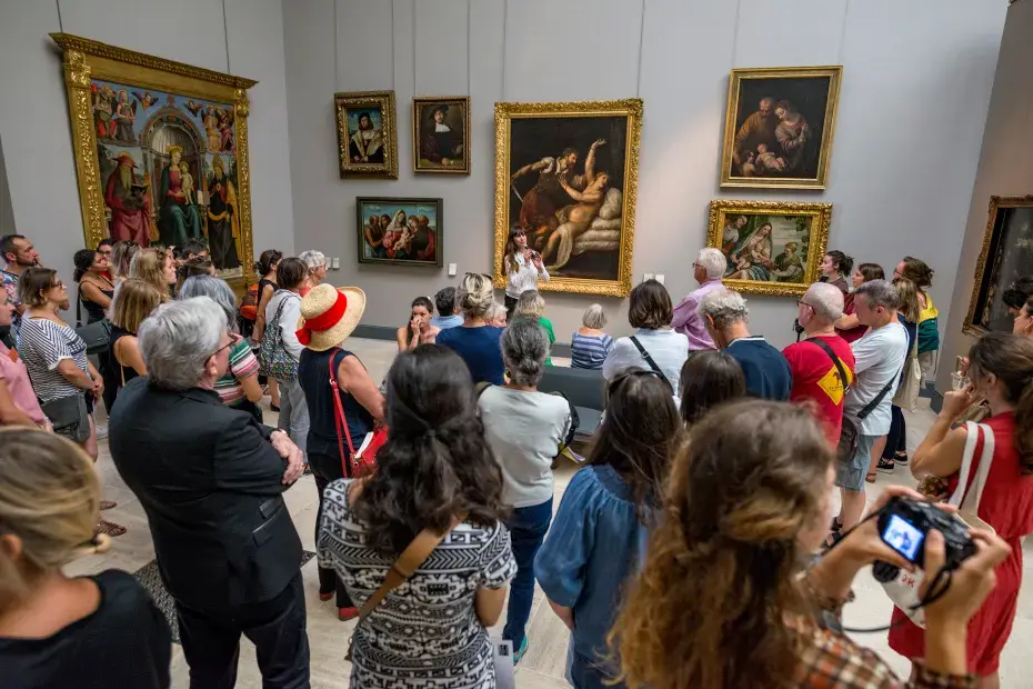 Visite d'un groupe de personne dans le musée des Beaux-arts de Bordeaux