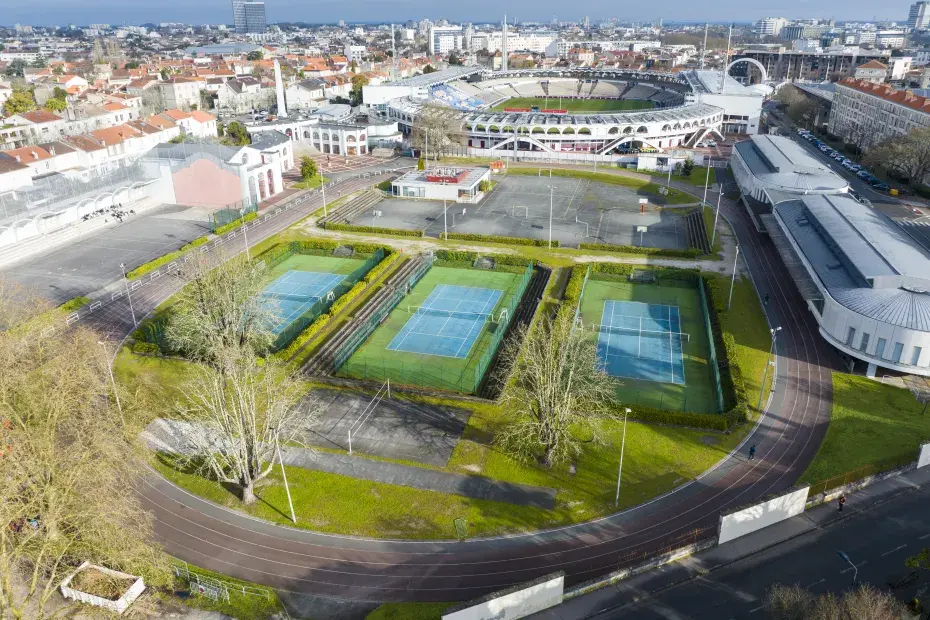 Espaces sportifs Lescure - courts de tennis - AVANT TRAVAUX