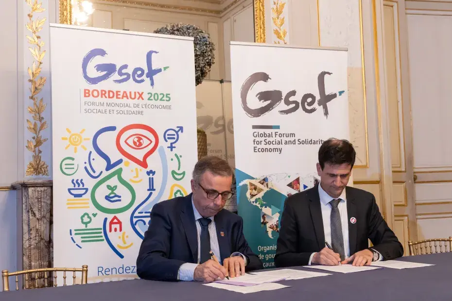 Lancement du GSEF 2025 : signature par Pierre Hurmic maire de Bordeaux 