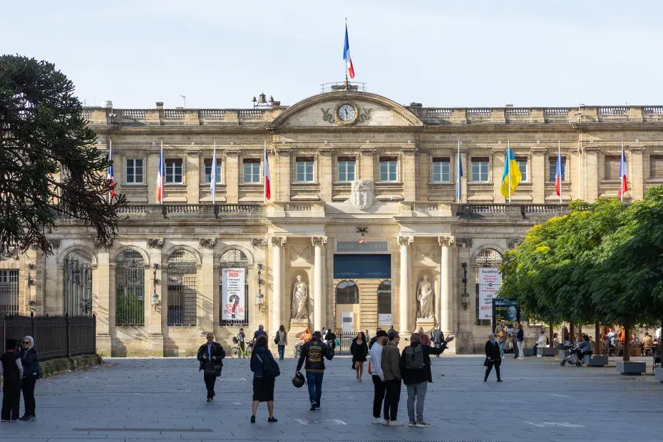 La place Pey Berland et l'hôtel de ville