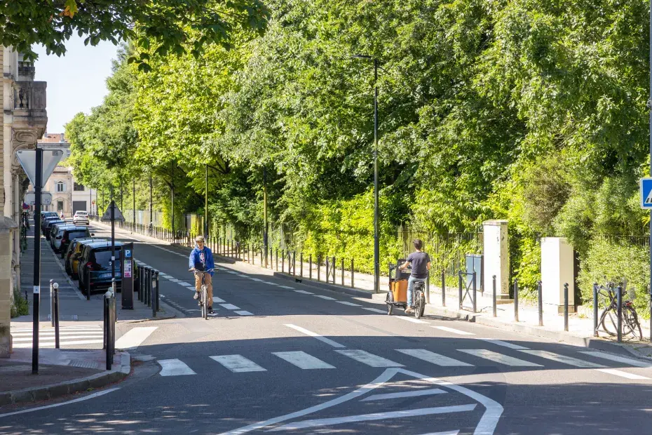 La rue du Bocage, au bord du parc Bordelais, avec ses nouvelles bandes cyclables