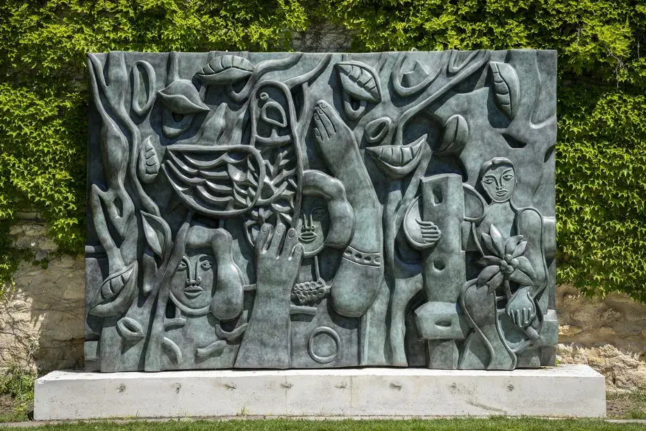 "Les Femmes au Perroquet", bas-relief de Fernand Léger