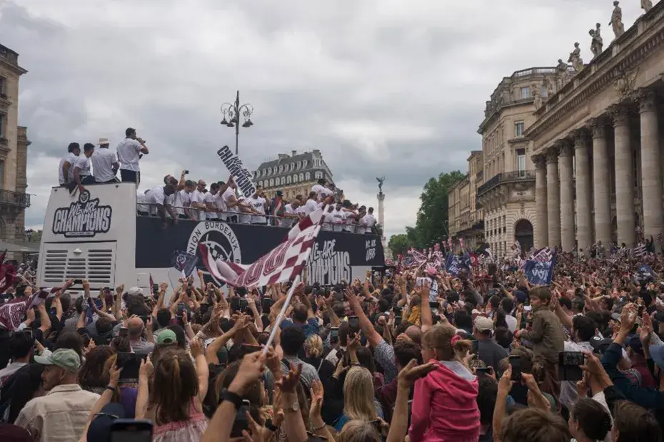L'UBB fête son titre place de la comédie