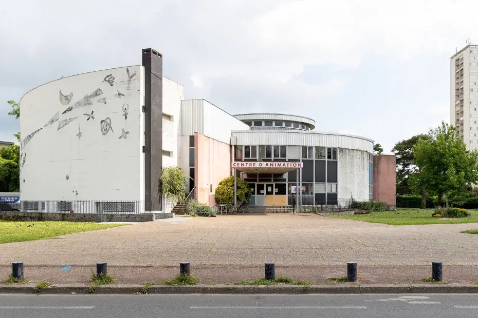 Le centre d'animation l'Escargot avec sa fresque