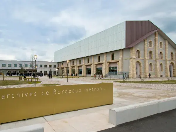 Façade des Archives de Bordeaux métropole