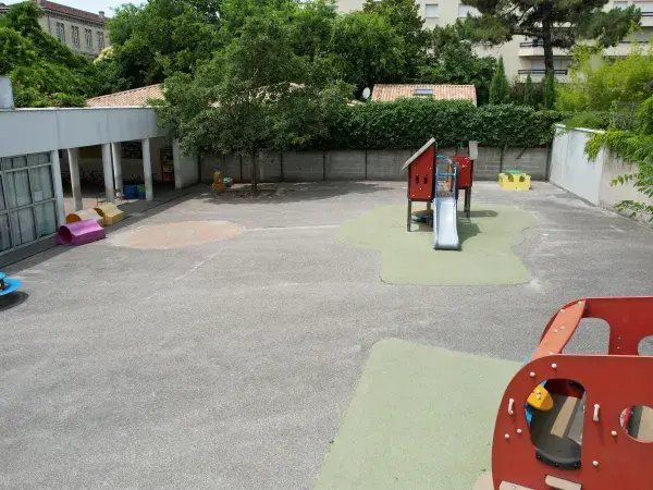 Cour de l'école maternelle Jean Cocteau