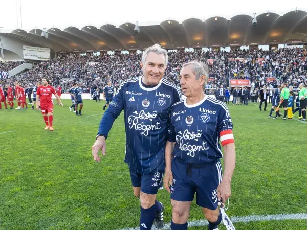 Avec l'ancien joueur Jean-Marc Ferreri au stade Chaban Delmas