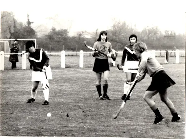 La jeune Marie-Odile (à gauche), en 1967, sous les couleurs des Girondins.