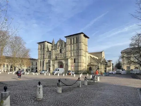 La place Renaudel à Bordeaux Sud avant travaux
