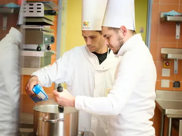 self, cantine, cuisine