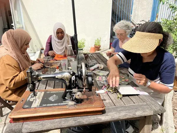 L'association propose de nombreuses animations telles que des cours de couture.
