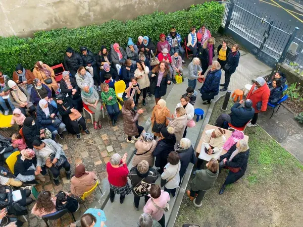L'association est implantée au coeur du quartier Saint-Michel et accueille 61 nationalités différentes.