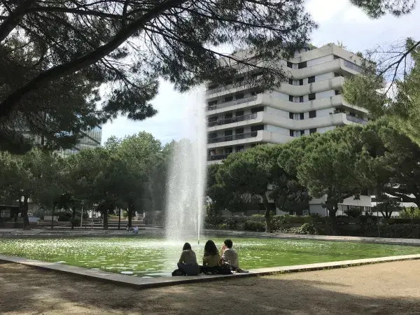 La fontaine de l'esplanade Charles de Gaulle (avant)