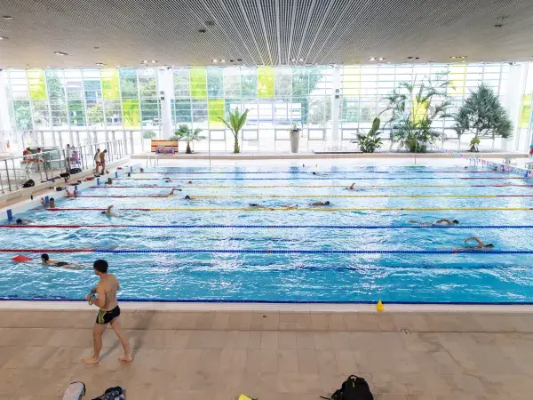 Photo : La piscine du Grand Parc, rénovée en 2024, est exemplaire sur le plan environnemental. © T. Sanson / Ville de Bordeaux