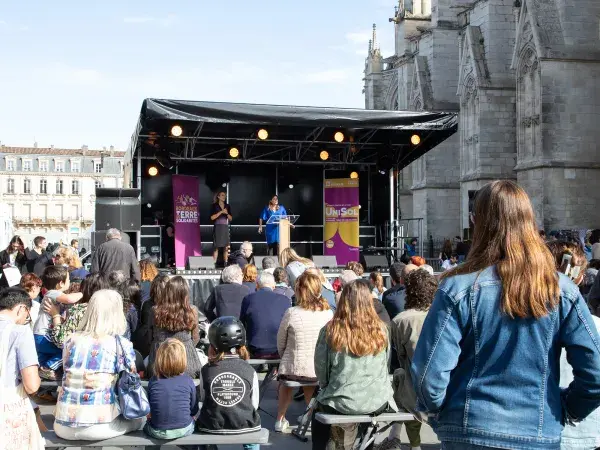 un concert sur la place Pey Berland