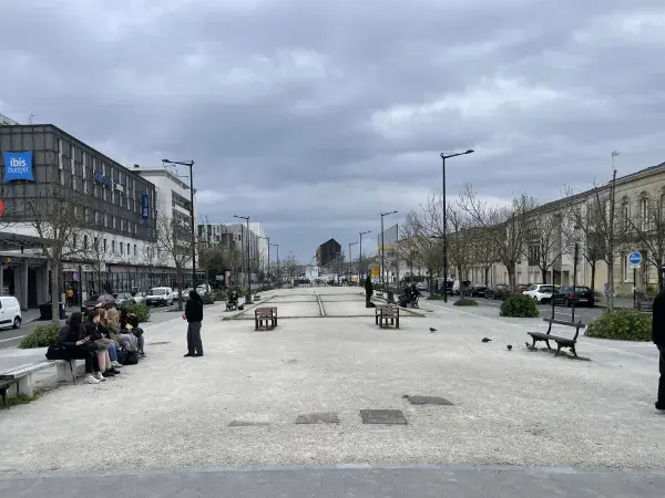 photo du terre-plein central de l'allée de serr 