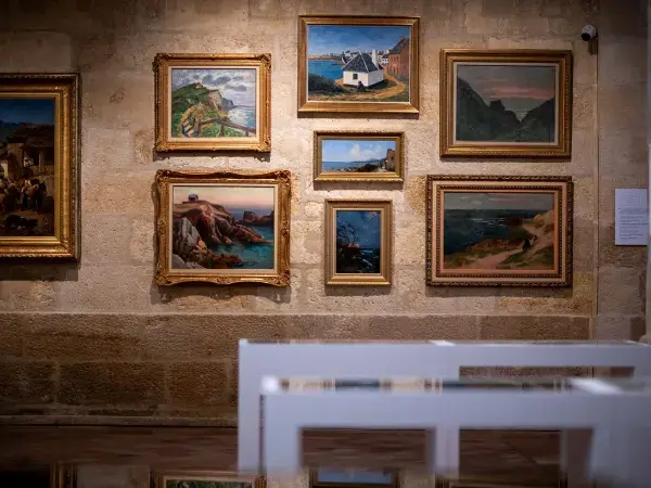 Le musée des Douanes compte de nombreux tableaux dans sa collection.