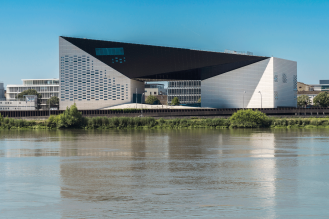 Bâtiment de la MECA vu depuis la Garonne