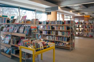 Photo de l'intérieur de la Bibliothèque de la Bastide