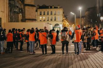 Photo des équipes de la Nuit de la solidarité sur la place Pey Berland