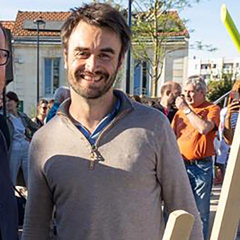 Anthony Battel, Porteur du projet « Barbecue partagé : des saucisses et du lien », place Mareilhac