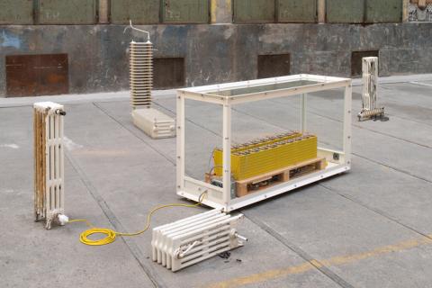 Photo : © Vibeke Mascini, "INSTAR, 6.9kWh" (2023). Triennale d'art contemporain et de technologie de Dunkerque. Photo : Martin Argyroglo