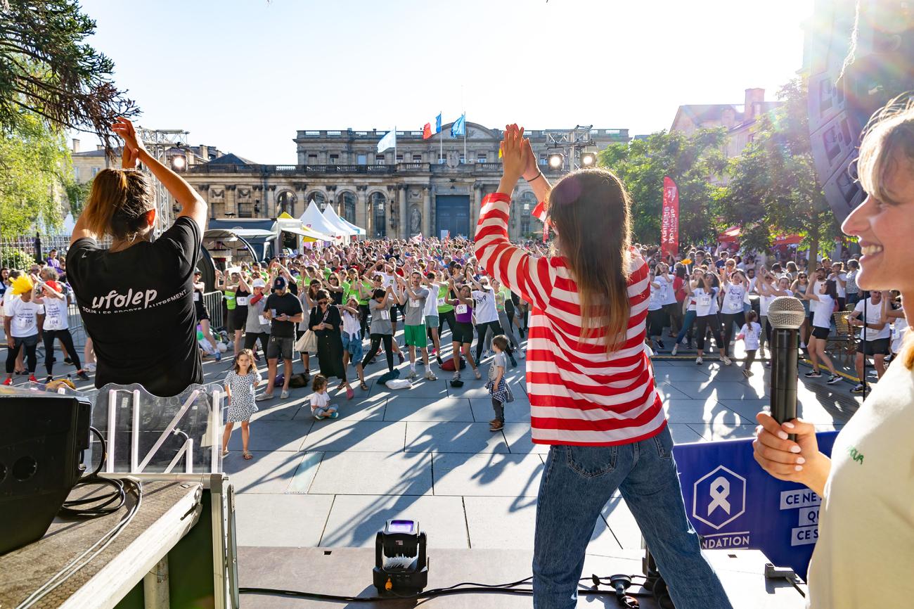 Des milliers de personnes se sont réunis en fin d'après-midi devant l'Hôtel de Ville.